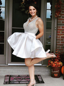 A-line V-neck Beading Short Prom Dress Homecoming Dress With Pockets OM385