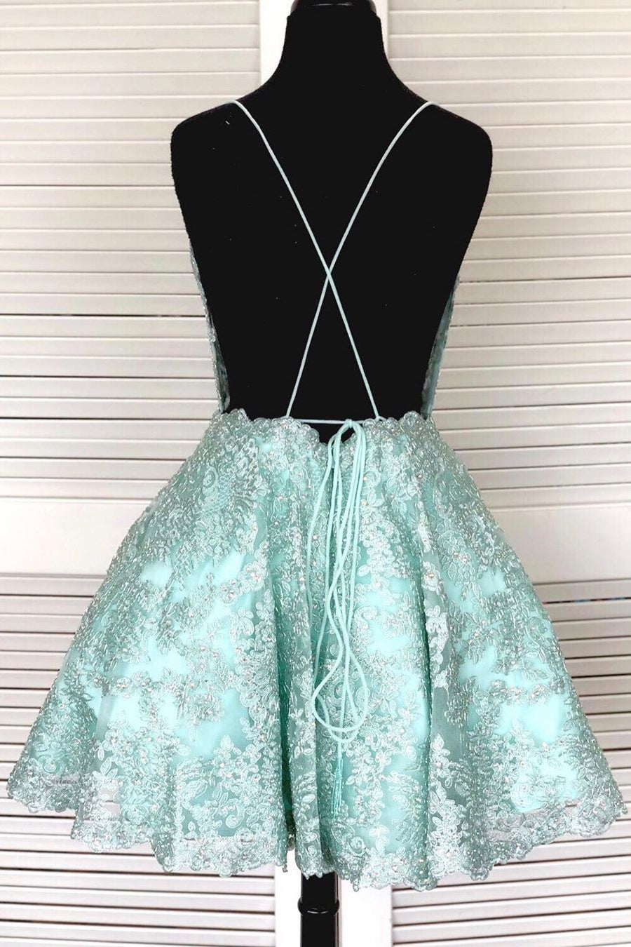 Spaghetti-straps Mint Green Short Lace Backless Homecoming Dresses OM504