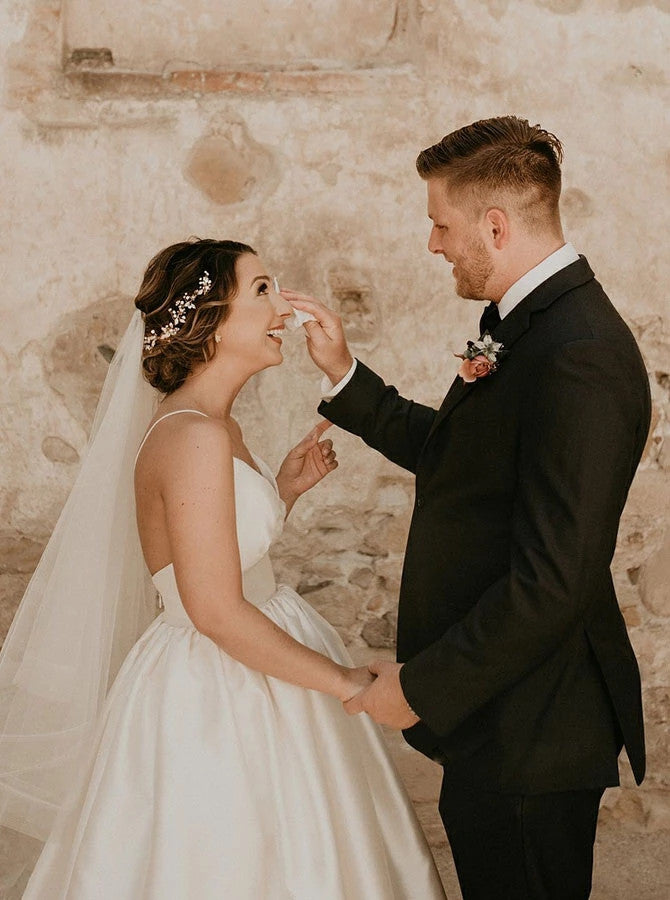 Spaghetti Straps V-neck Sleeveless Simple Ivory Wedding Dresses OW638