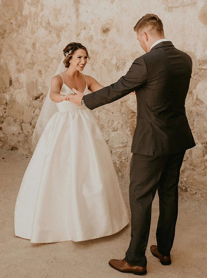 Spaghetti Straps V-neck Sleeveless Simple Ivory Wedding Dresses OW638