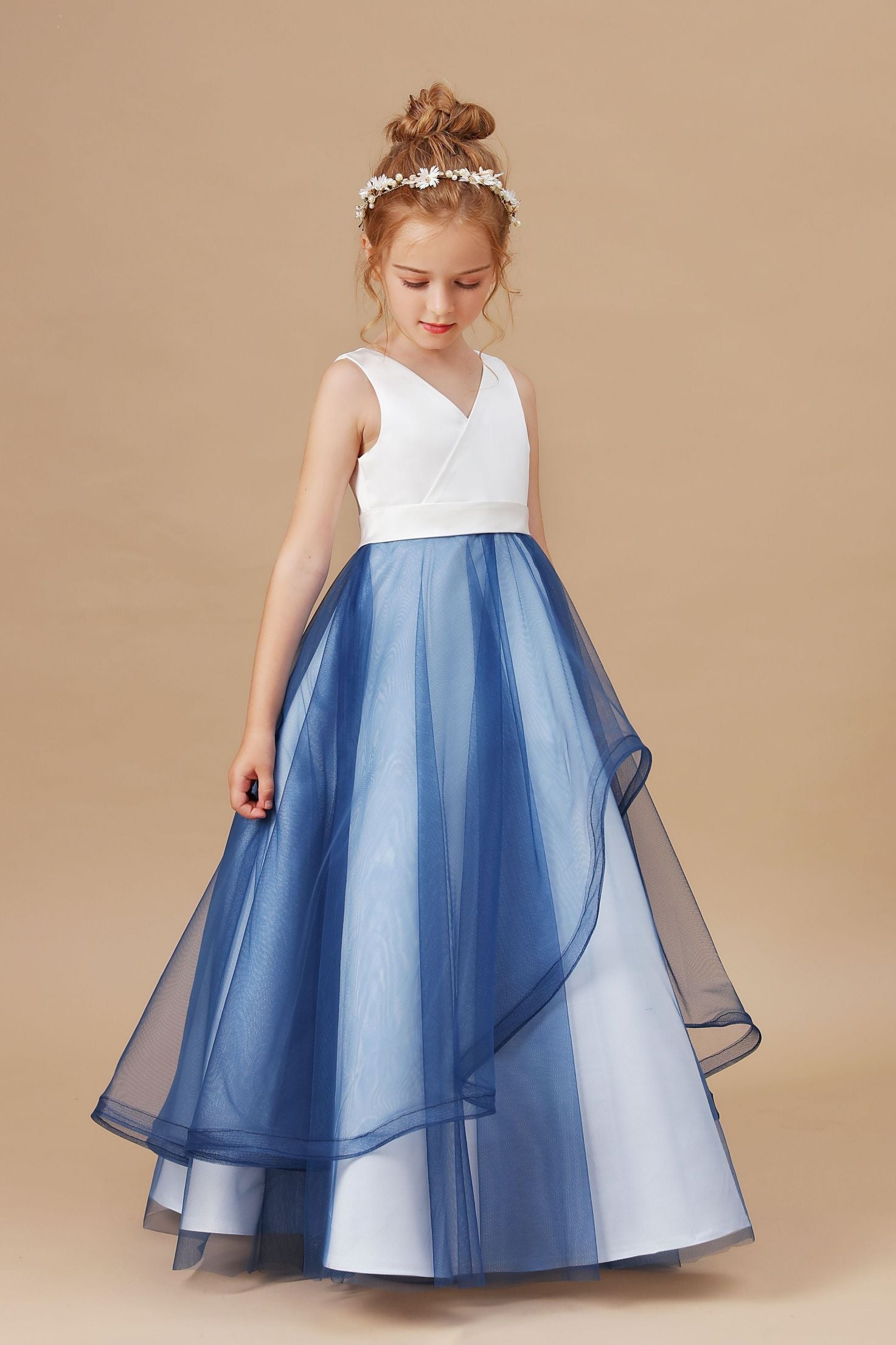 Trumpet V-neck SLeeveless V-neck Tulle Stain Flower Girl dress