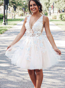 A-line V-neck Knee-length Homecoming Dress with Appliques OM445