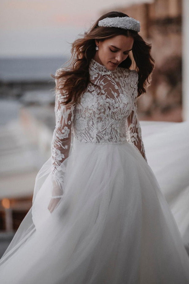 Ball Gown High Neck Long Sleeves Tulle Wedding Dresses with Lace N135