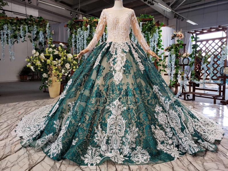 Long Sleeve Appliques Beading Quinceanera Dresses Ball Gown Vintage Wedding Dress PO029