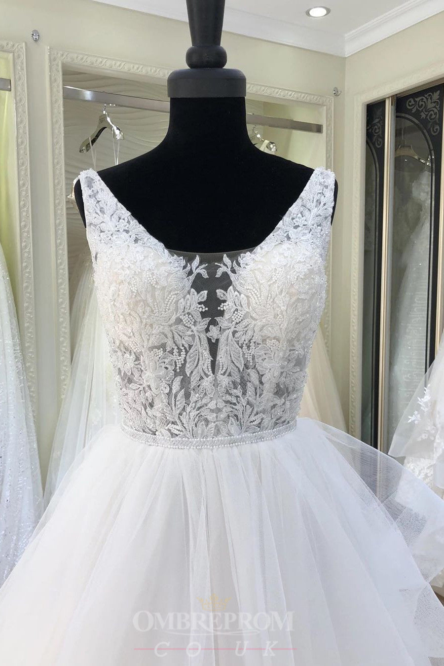 A-Line V-neck Layered Bridal Gown Lace Appliques Wedding Dress OW468